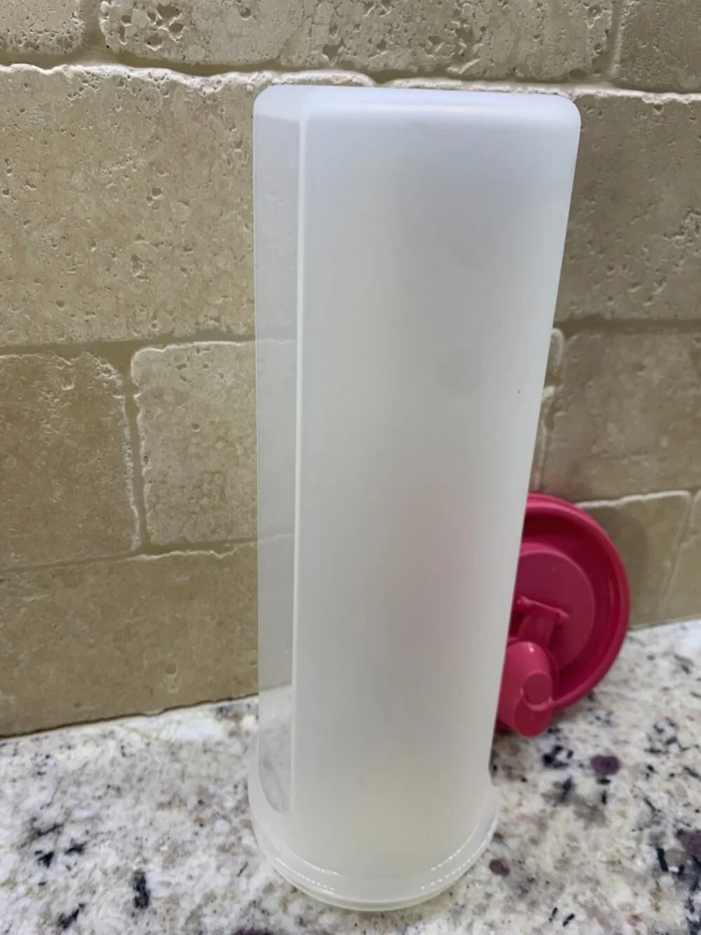 Tupperware Container 30oz. 1643-12